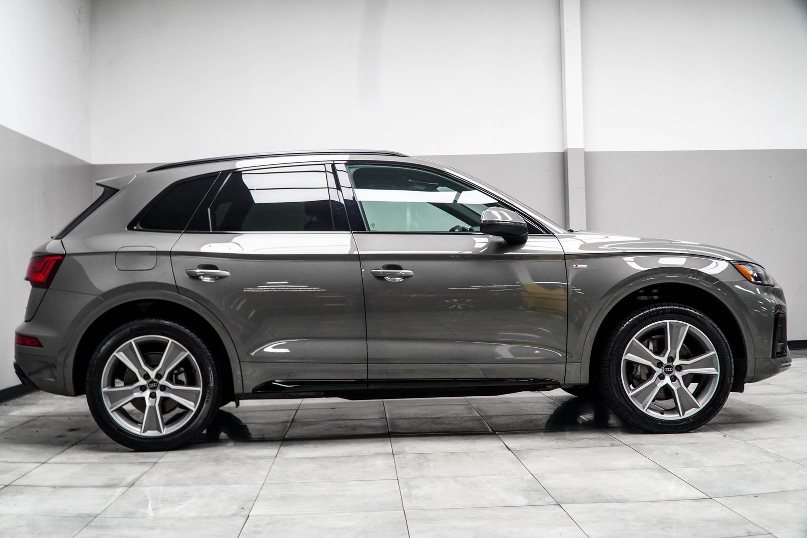 Used 2025 Audi Q5 2.0T Premium AWD/4WD image 8