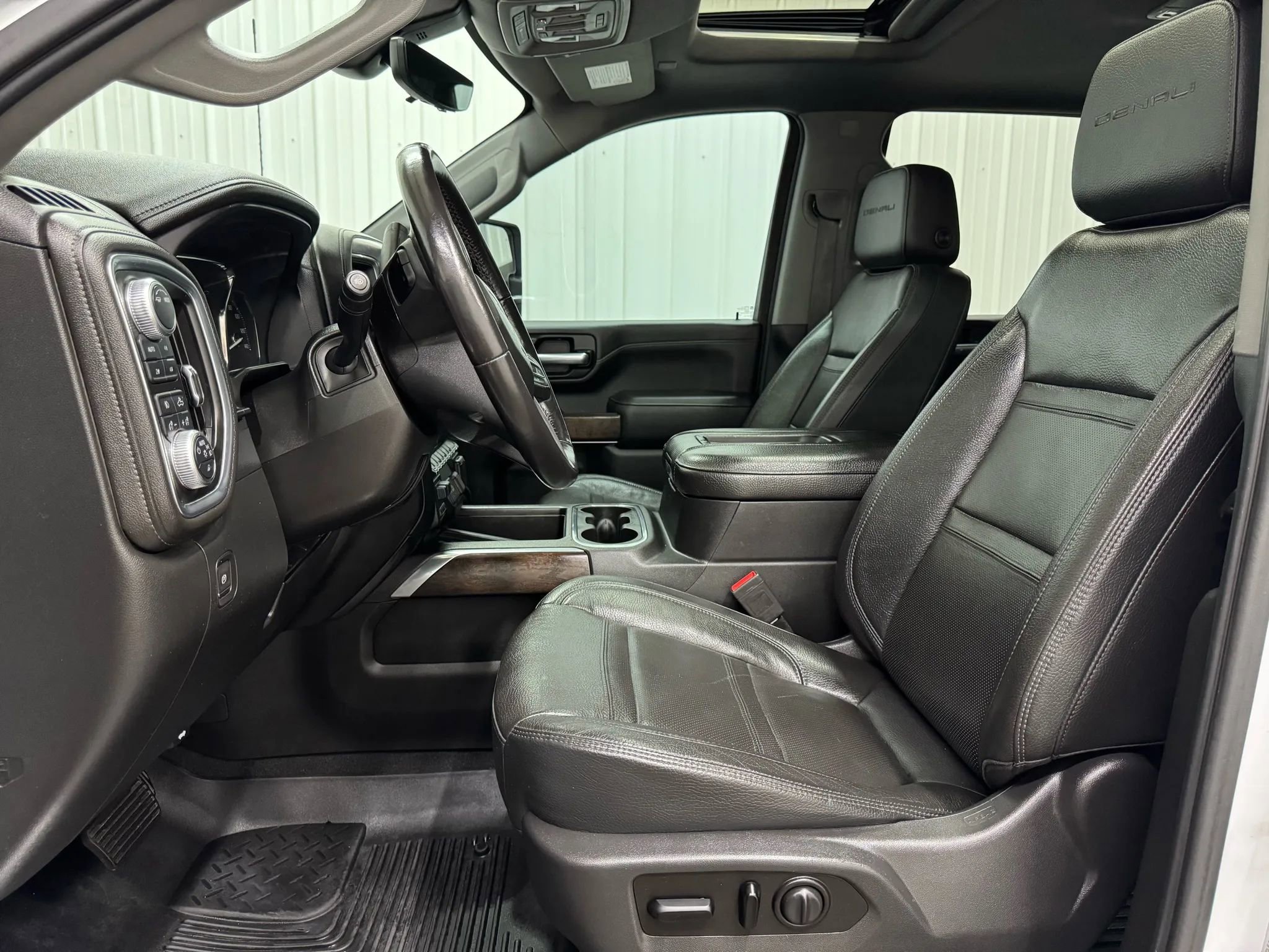 Used 2020 GMC Sierra 3500 Denali w/ Denali Ultimate Package image 11
