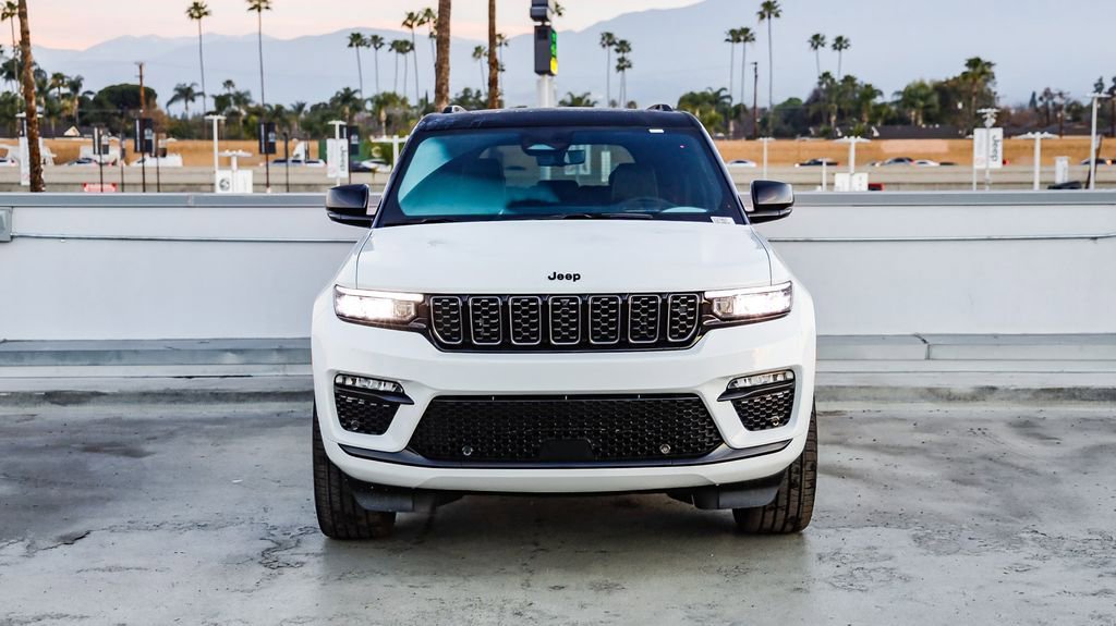 New 2025 Jeep Grand Cherokee Summit image 3