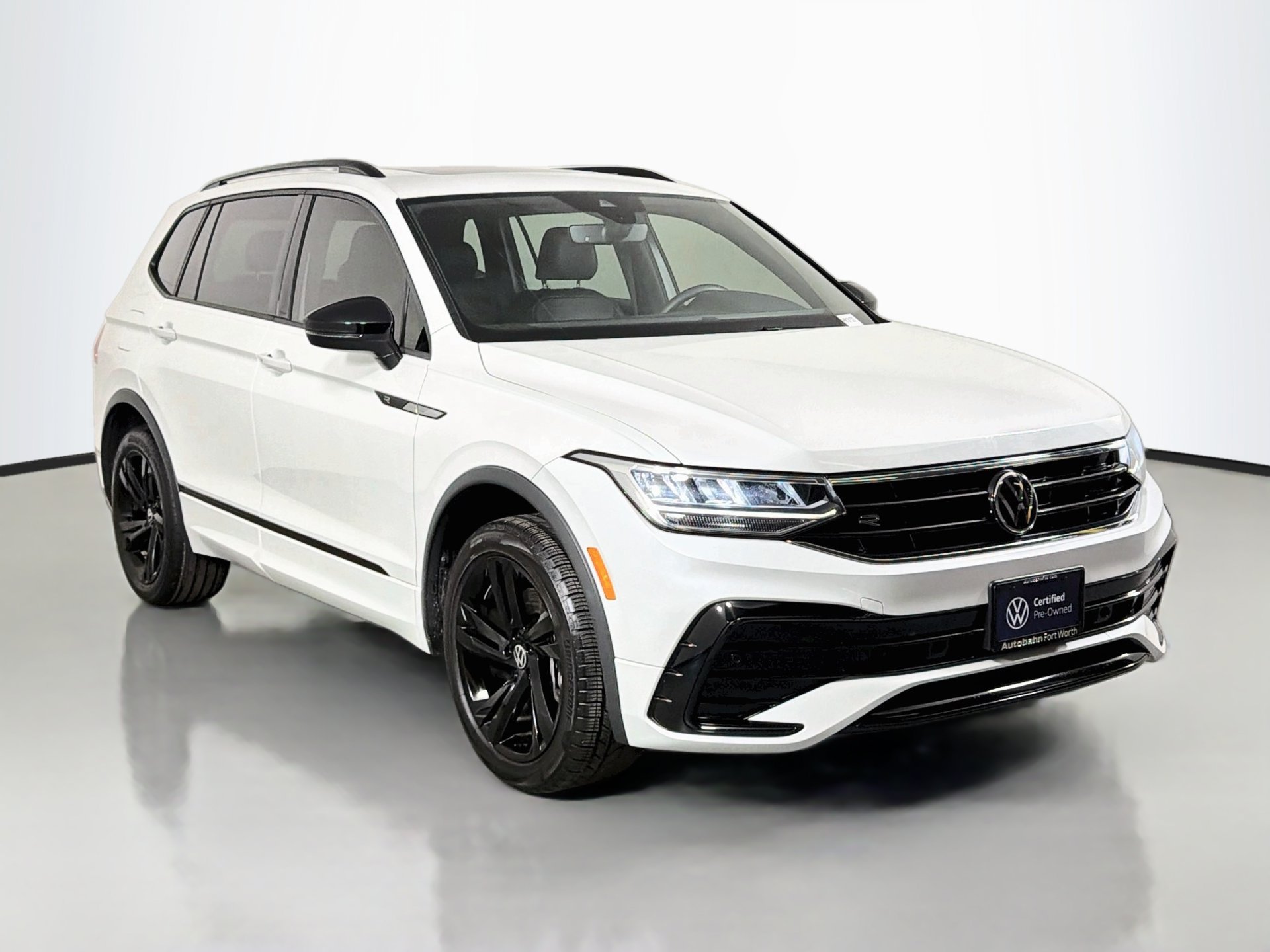 Certified 2023 Volkswagen Tiguan SE R-Line FWD image 3