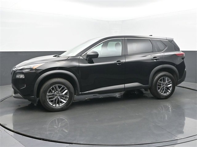 Used 2023 Nissan Rogue S image 2