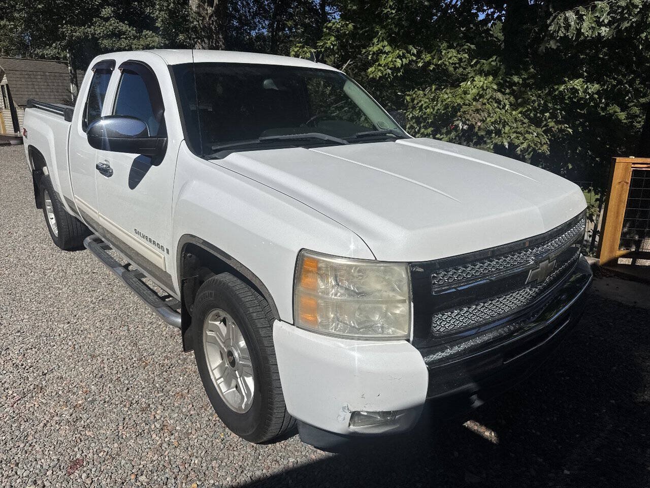 Used 2009 Chevrolet Silverado 1500 LT w/ Power Pack Plus AWD/4WD image 3