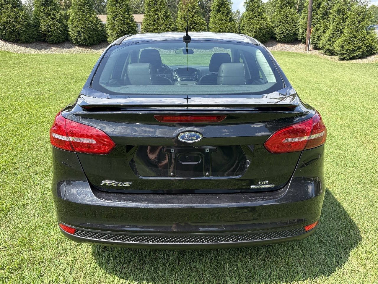 Used 2015 Ford Focus SE w/ Equipment Group 201A FWD image 3