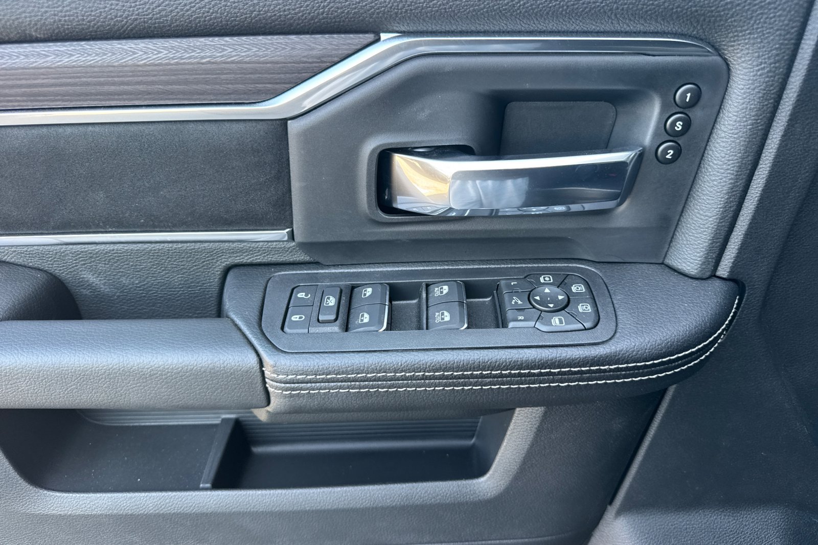 New 2027 RAM 3500 Laramie AWD/4WD image 10