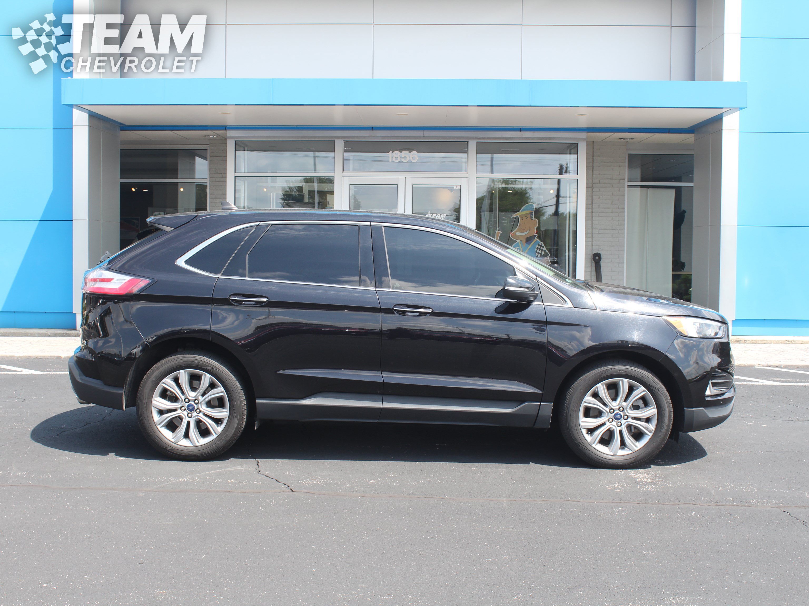Used 2022 Ford Edge Titanium AWD/4WD image 3