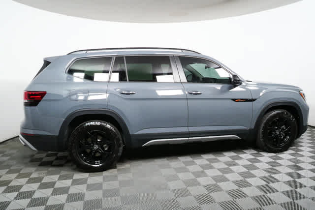 New 2026 Volkswagen Atlas Peak Edition AWD/4WD image 2