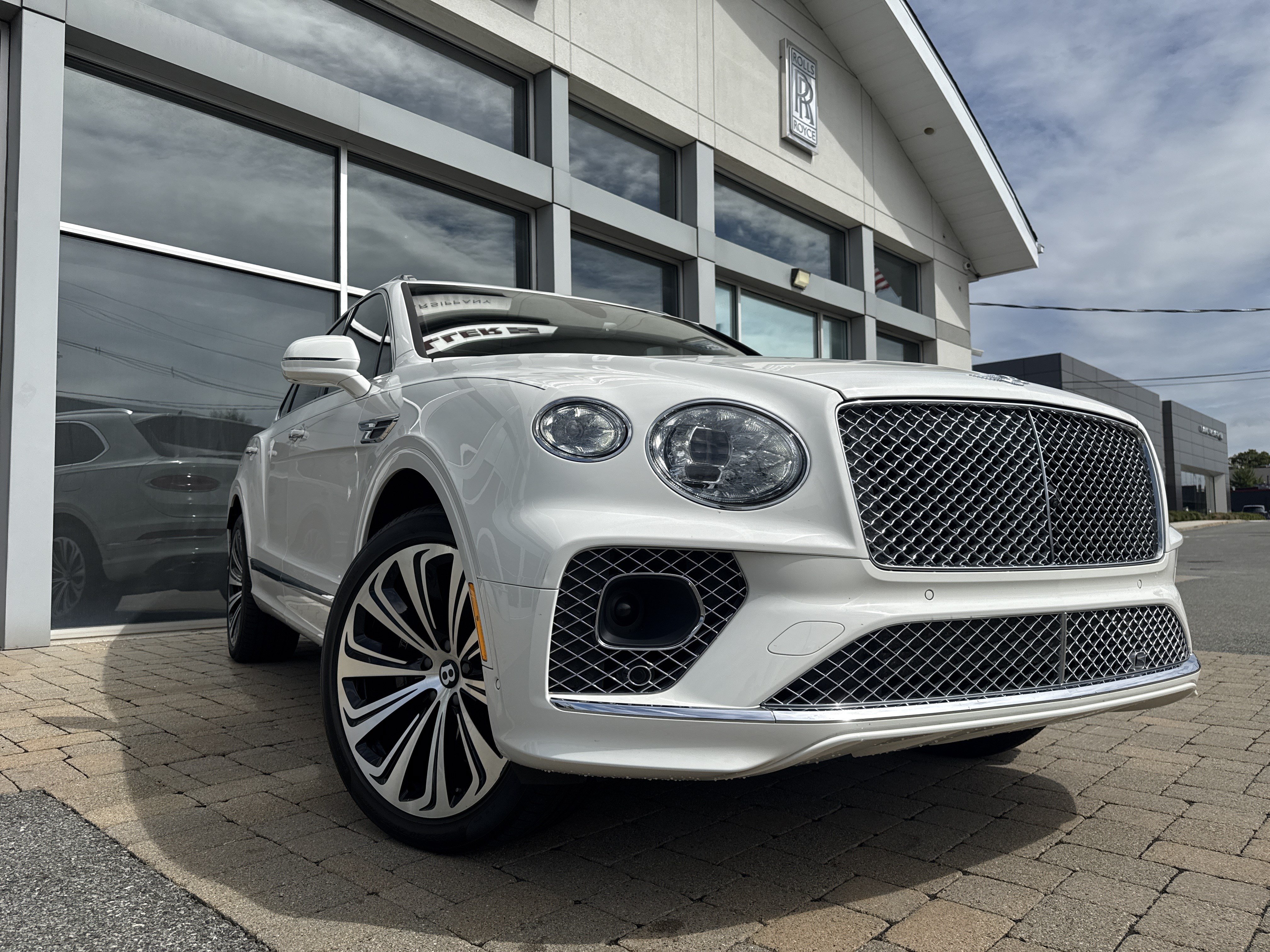 Used 2022 Bentley Bentayga AWD/4WD image 35