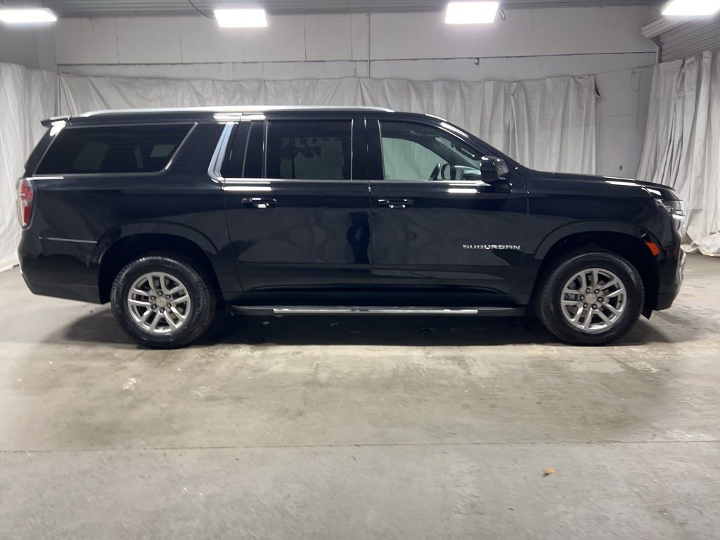 Used 2024 Chevrolet Suburban LT image 8