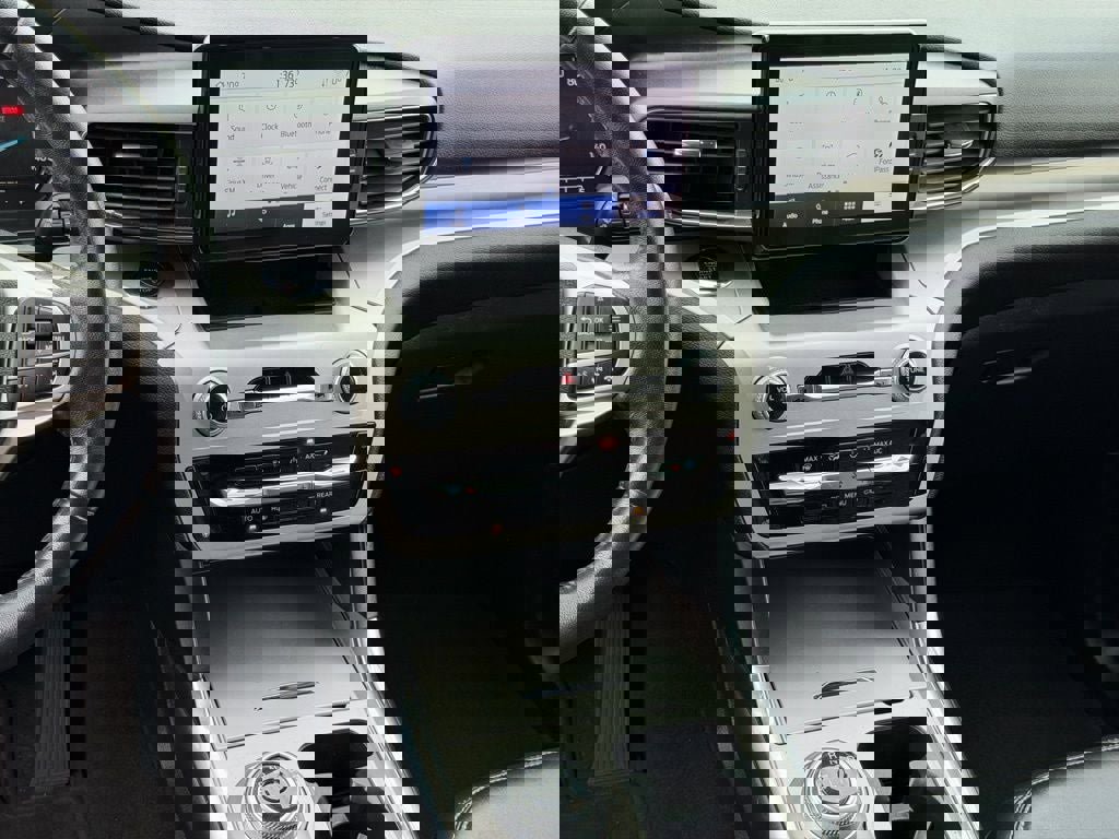 Certified 2022 Ford Explorer XLT w/ Equipment Group 202A image 32