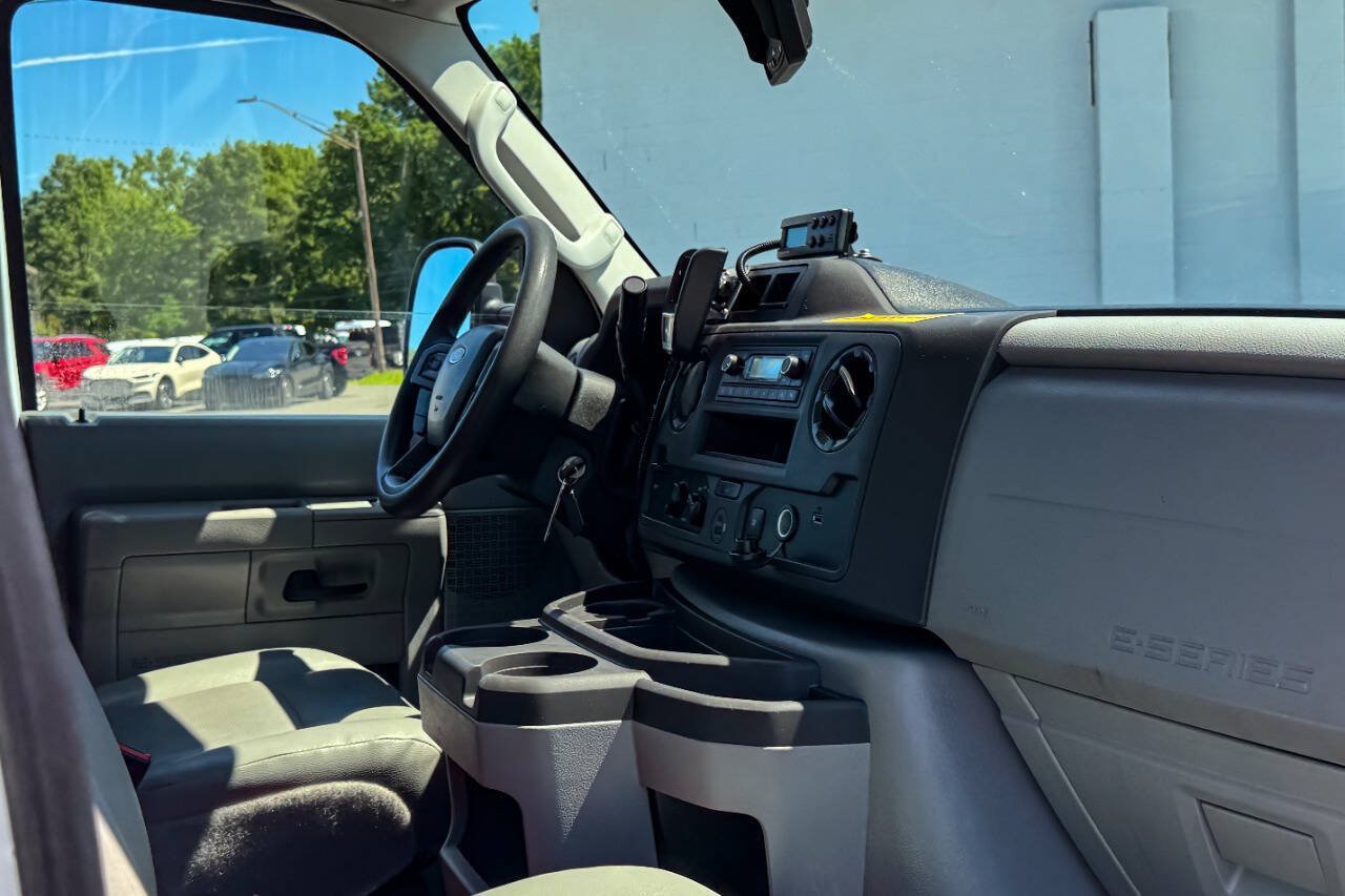 Used 2024 Ford E-350 and Econoline 350 Super Duty RWD image 12