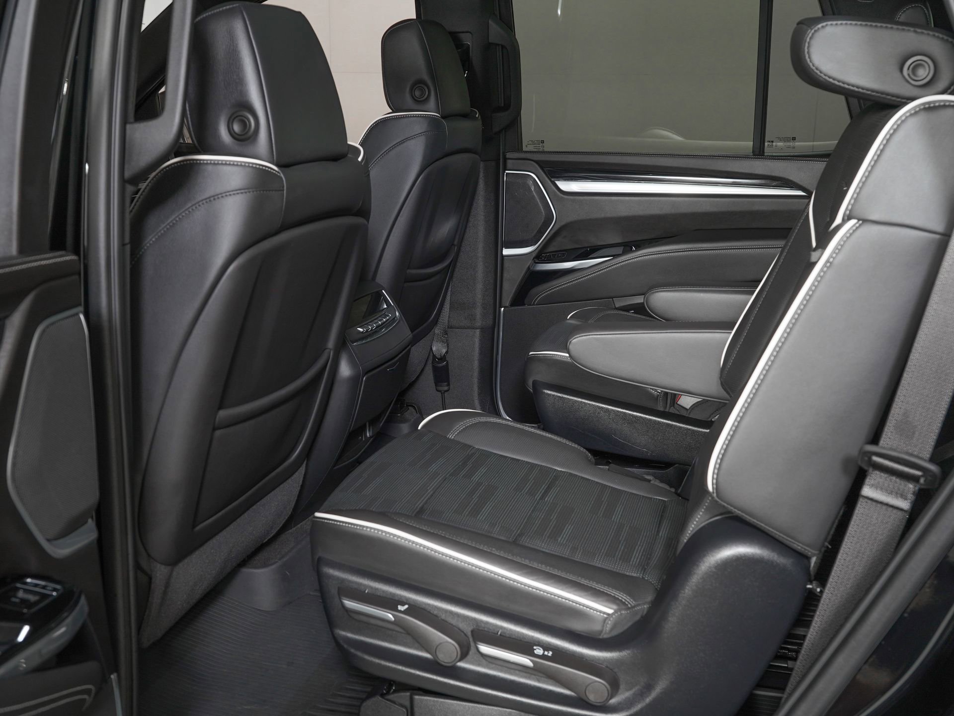 Used 2025 Cadillac Escalade Sport w/ Touring Package AWD/4WD image 14