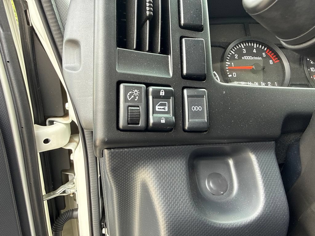 Used 2024 Isuzu NPR RWD image 12