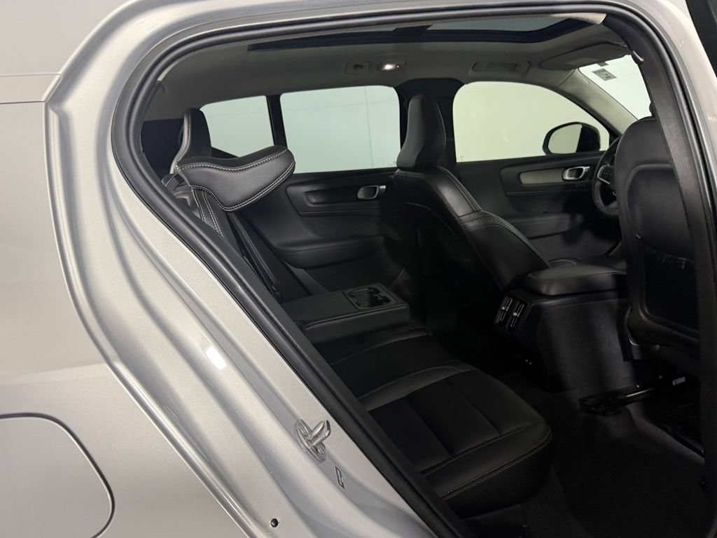 Used 2023 Volvo XC40 B5 Plus w/ Climate Package AWD/4WD image 31
