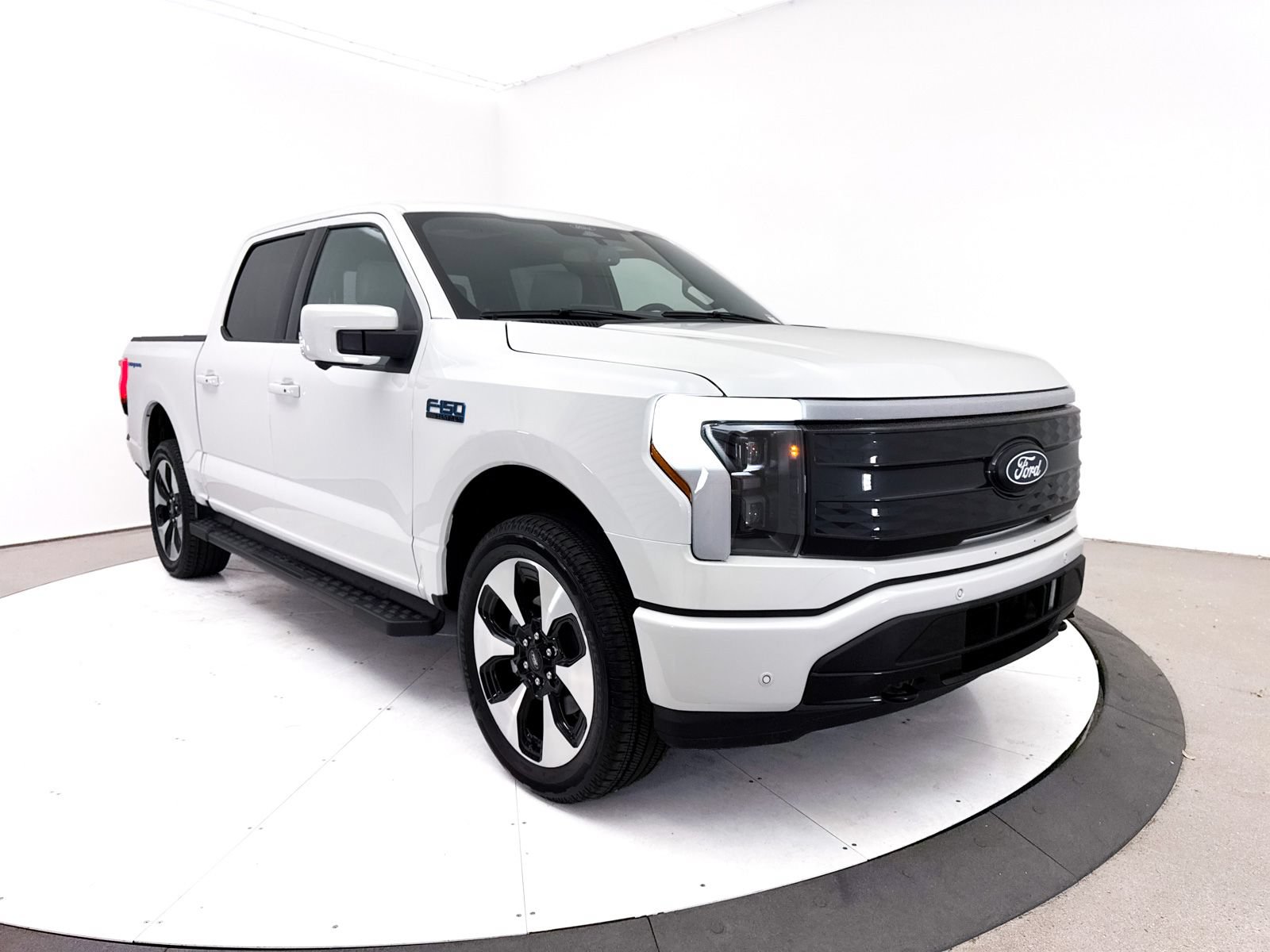 Used 2025 Ford F150 Lightning Platinum AWD/4WD image 12