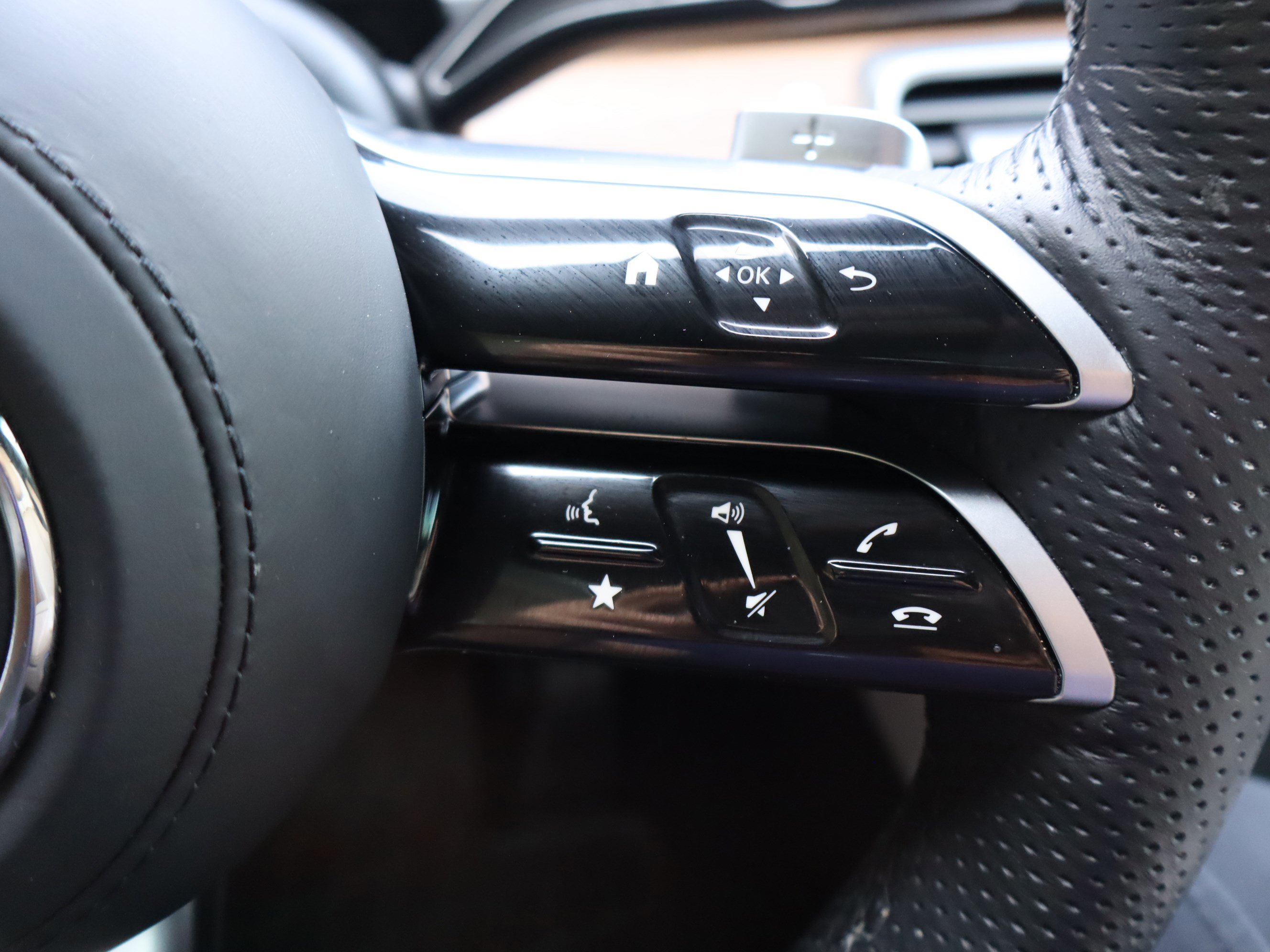 Used 2024 Mercedes-Benz GLS 580 4MATIC image 22