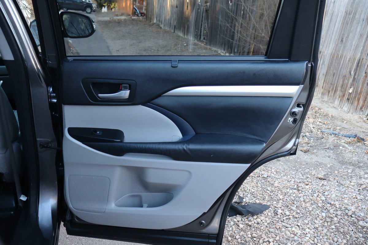 Used 2014 Toyota Highlander XLE image 27