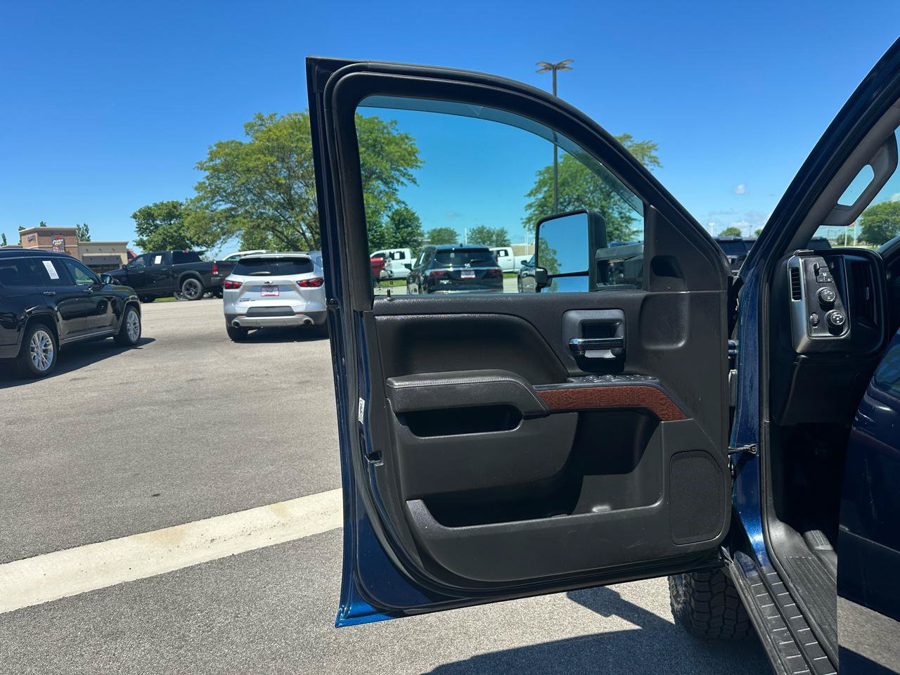 Used 2015 GMC Sierra 2500 SLE AWD/4WD image 11