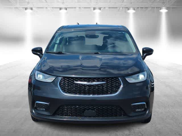Used 2023 Chrysler Pacifica Touring-L FWD image 3