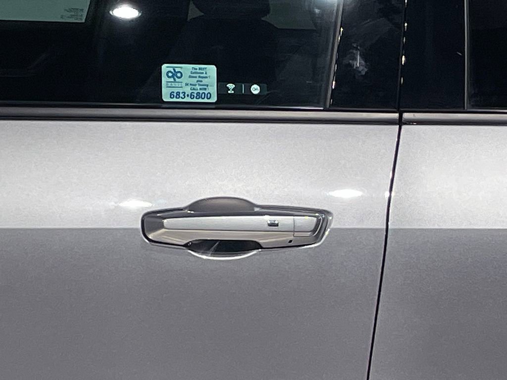 Used 2025 GMC Acadia Elevation image 17