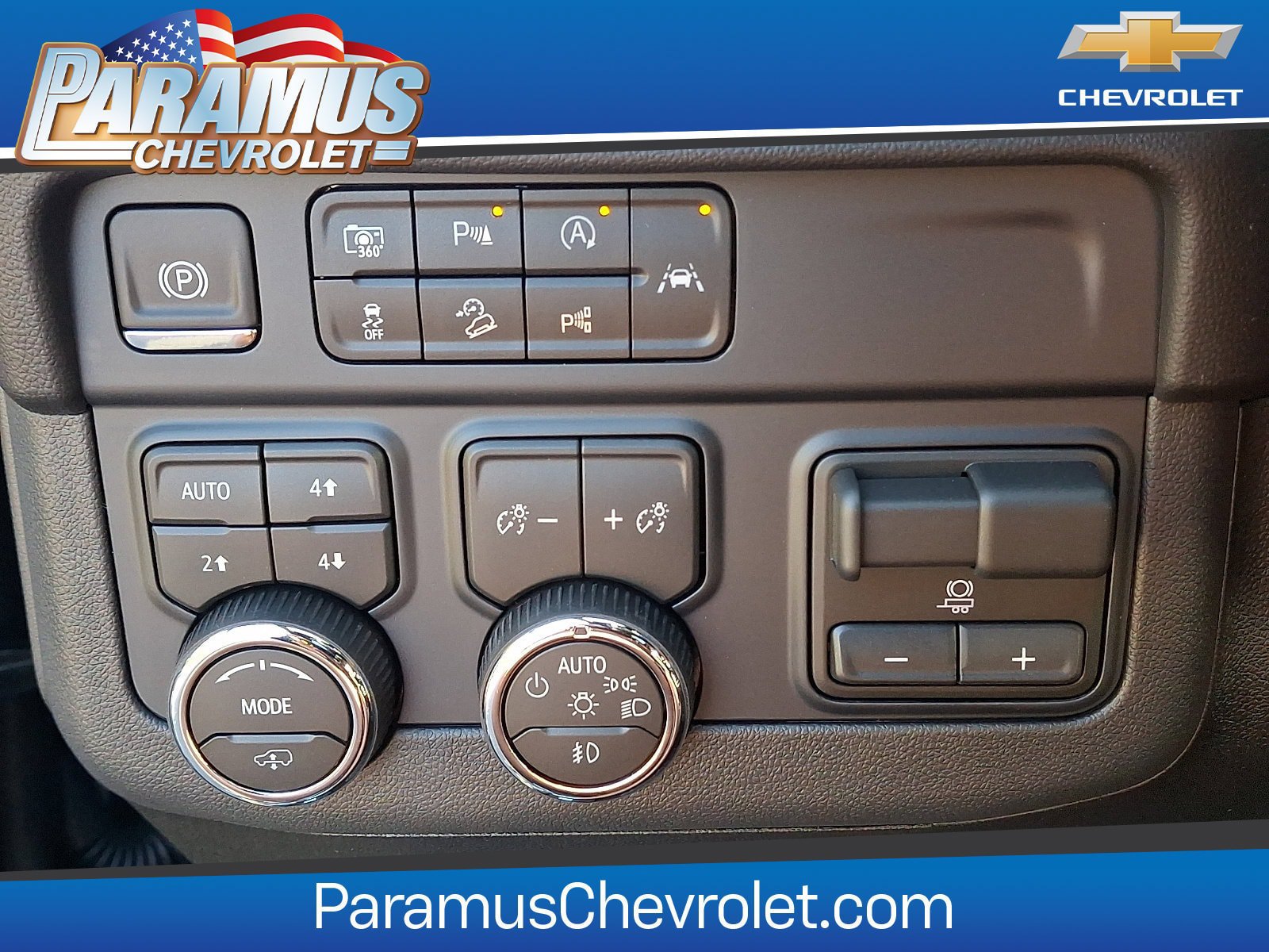 New 2026 Chevrolet Suburban RST w/ RST Capability Package AWD/4WD image 15