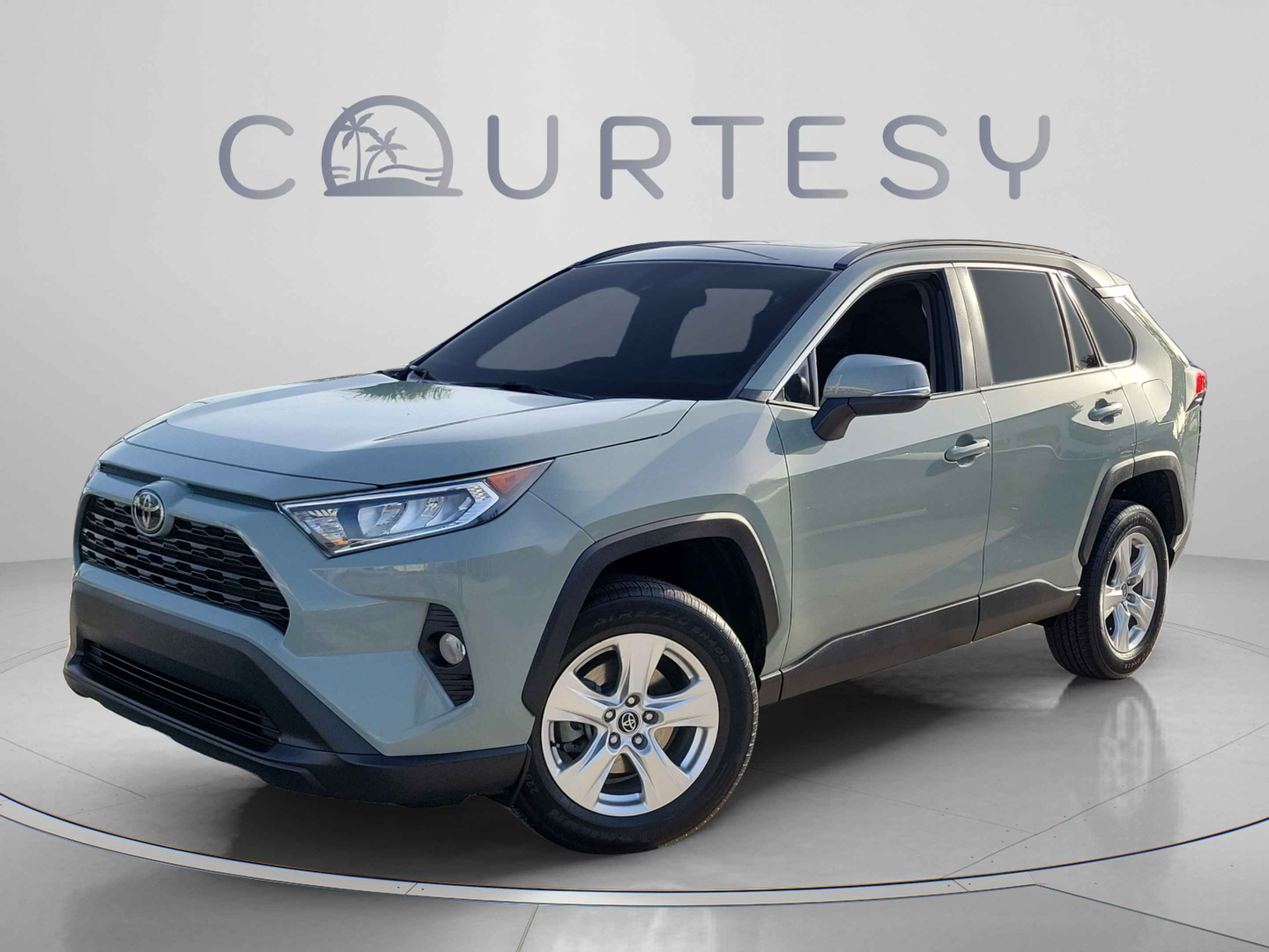 Used 2020 Toyota RAV4 XLE w/ Convenience Package FWD image 1