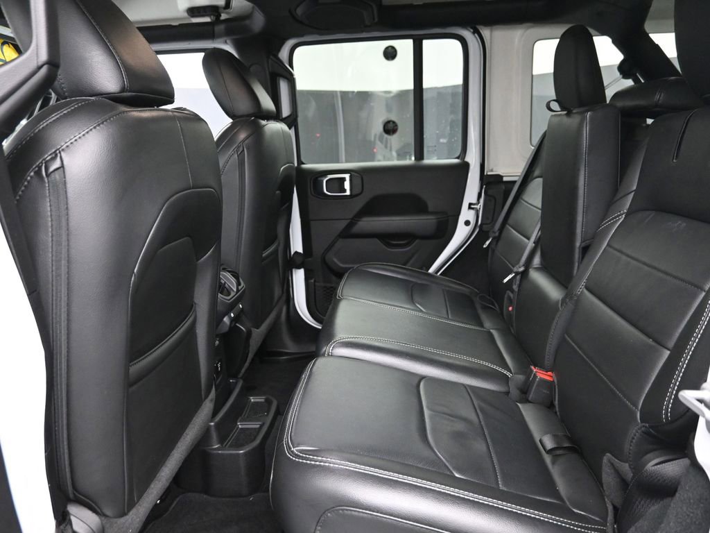 Used 2022 Jeep Wrangler Unlimited Sahara w/ Cold Weather Group image 11
