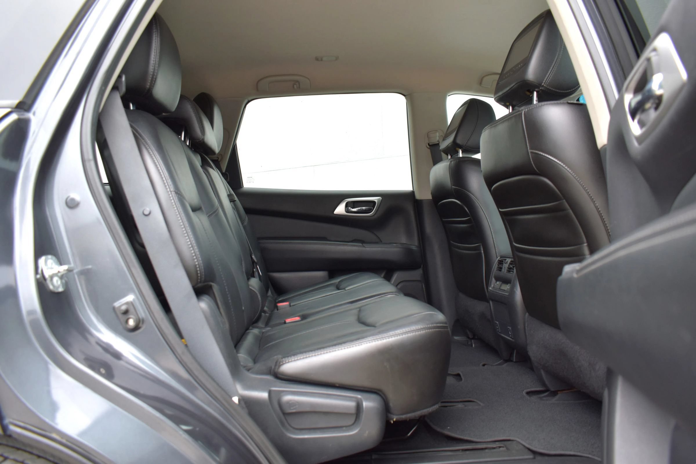 Used 2013 Nissan Pathfinder SL w/ Cargo Pkg AWD/4WD image 28