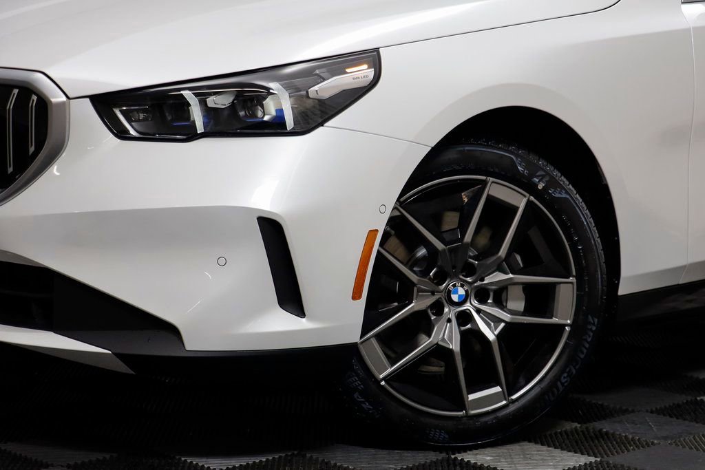 New 2026 BMW 530i xDrive w/ Premium Package image 3