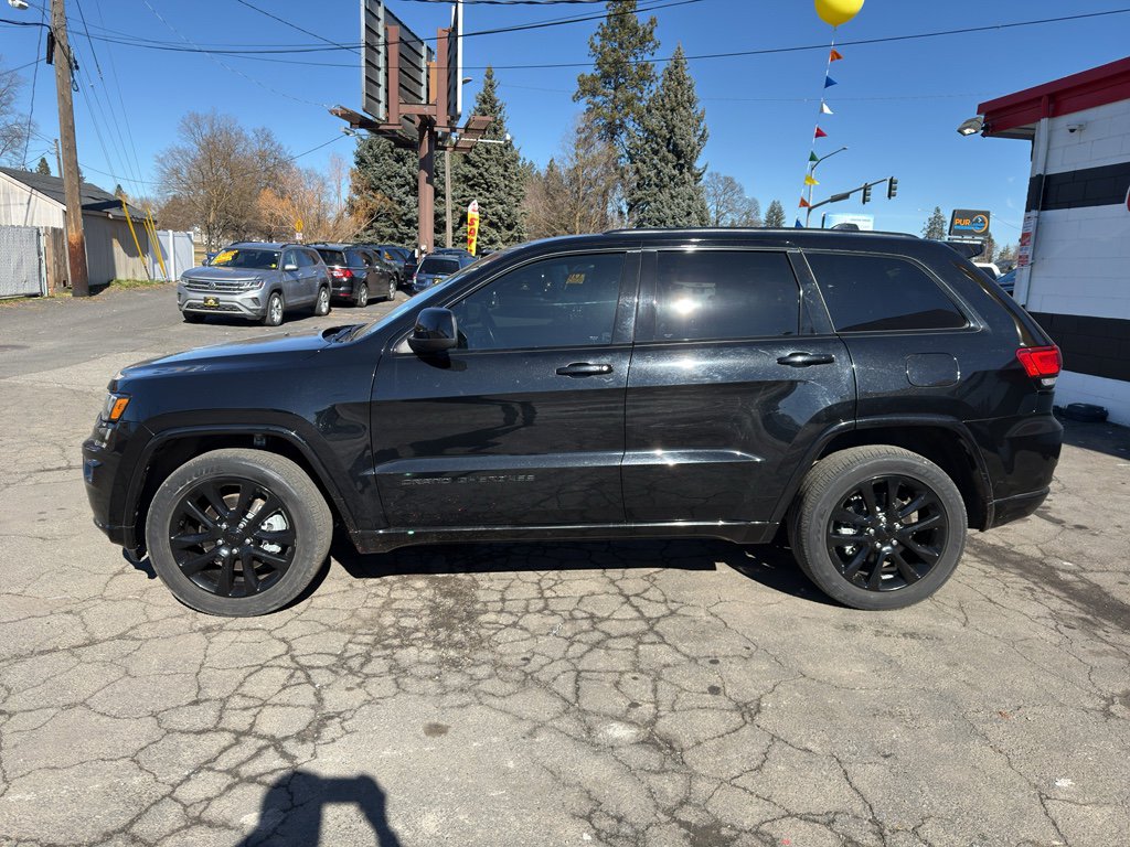 Used 2021 Jeep Grand Cherokee Laredo X image 3