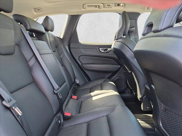 Used 2021 Volvo XC60 T5 Momentum w/ Premium Package FWD image 22