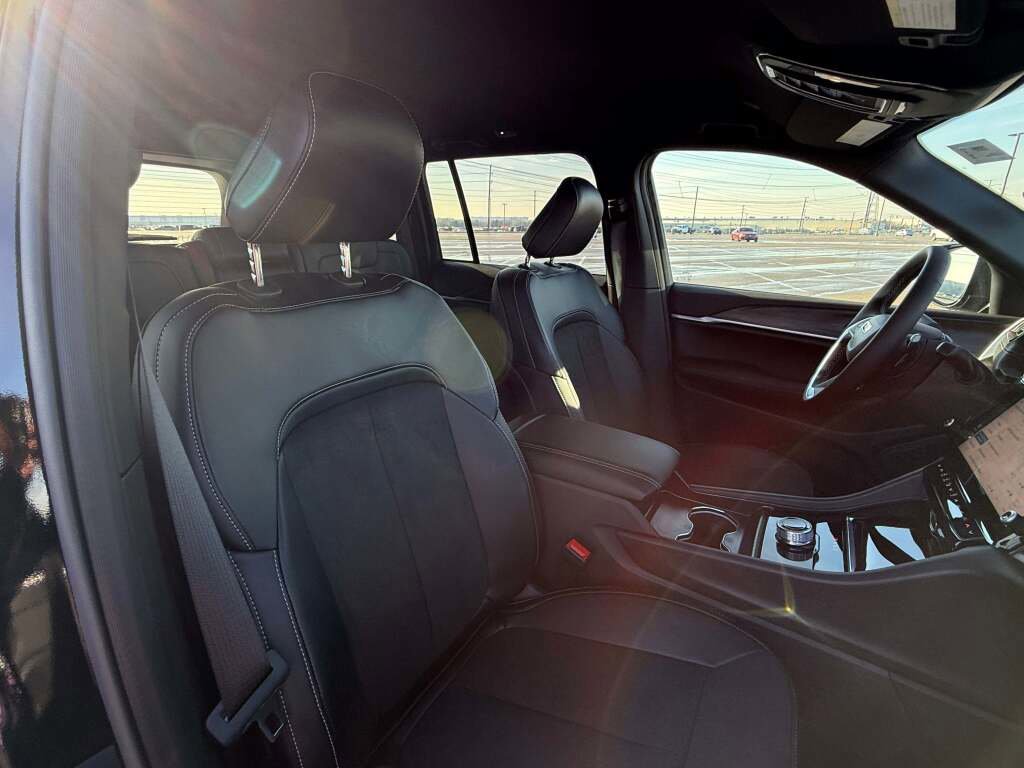 New 2026 Jeep Grand Cherokee Altitude image 20