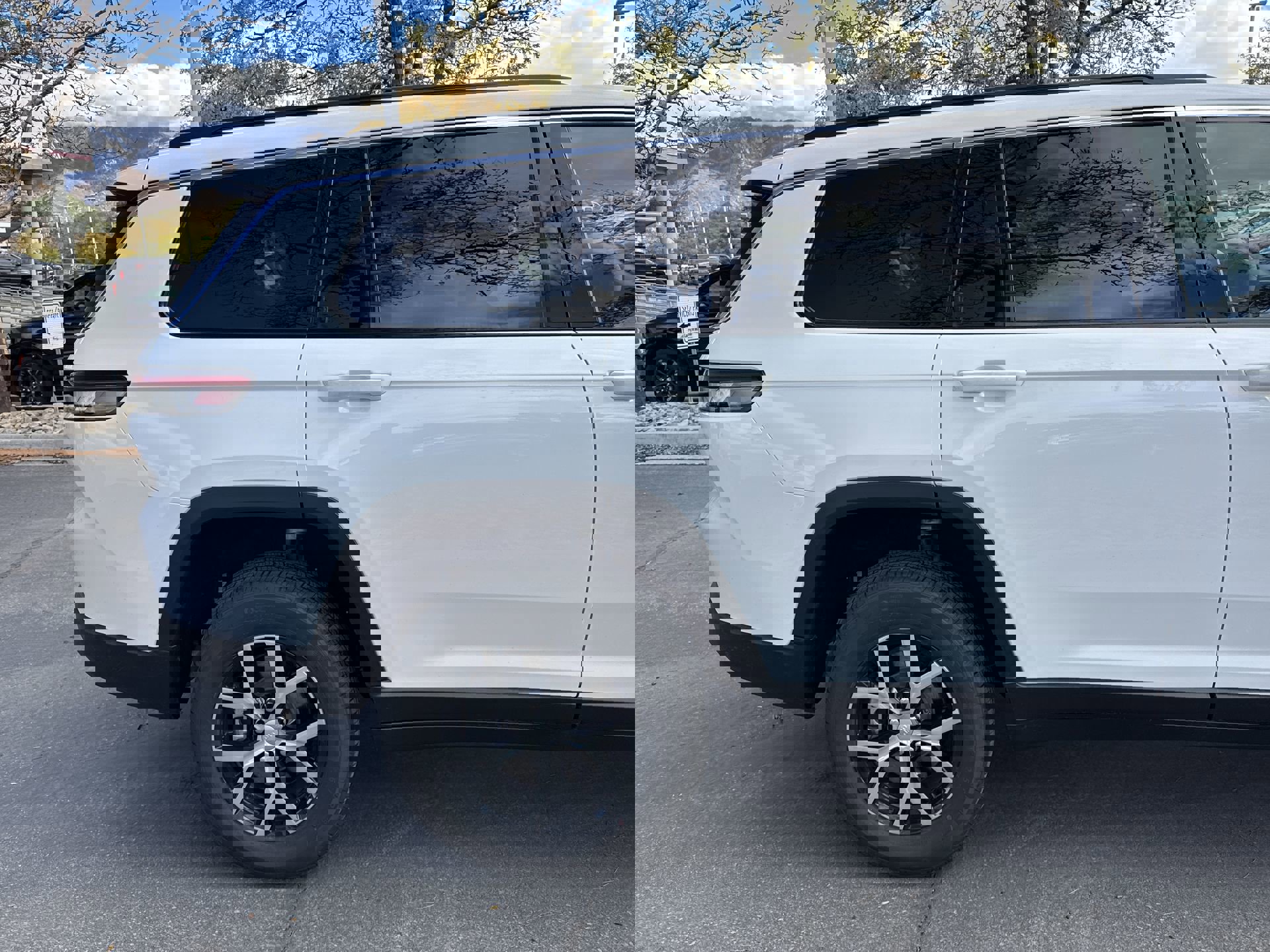 Certified 2025 Jeep Grand Cherokee L Limited w/ Trailer Tow Package image 13