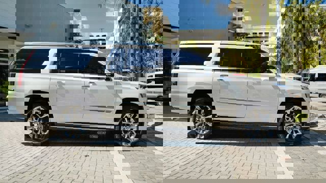 Used 2019 Cadillac Escalade ESV Premium Luxury image 29