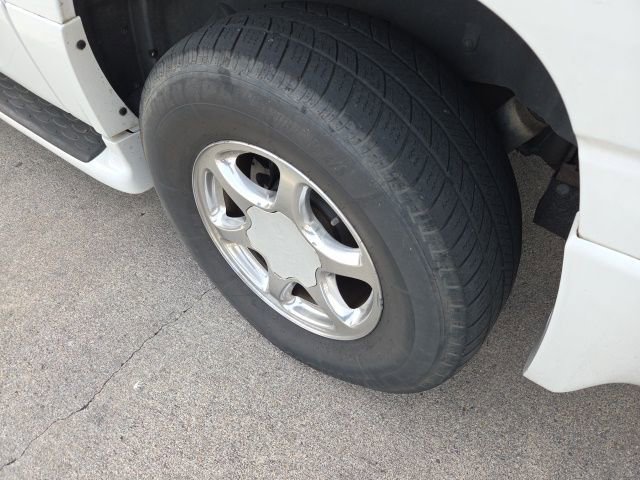 Used 2003 GMC Yukon XL Denali image 5