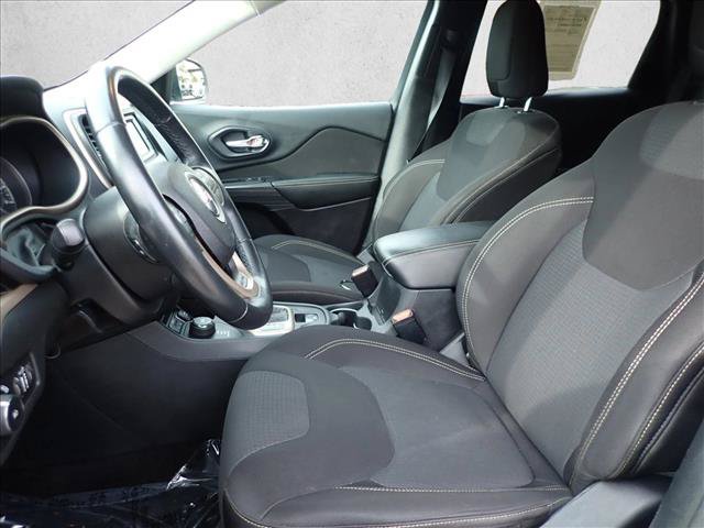 Used 2015 Jeep Cherokee Latitude AWD/4WD image 11