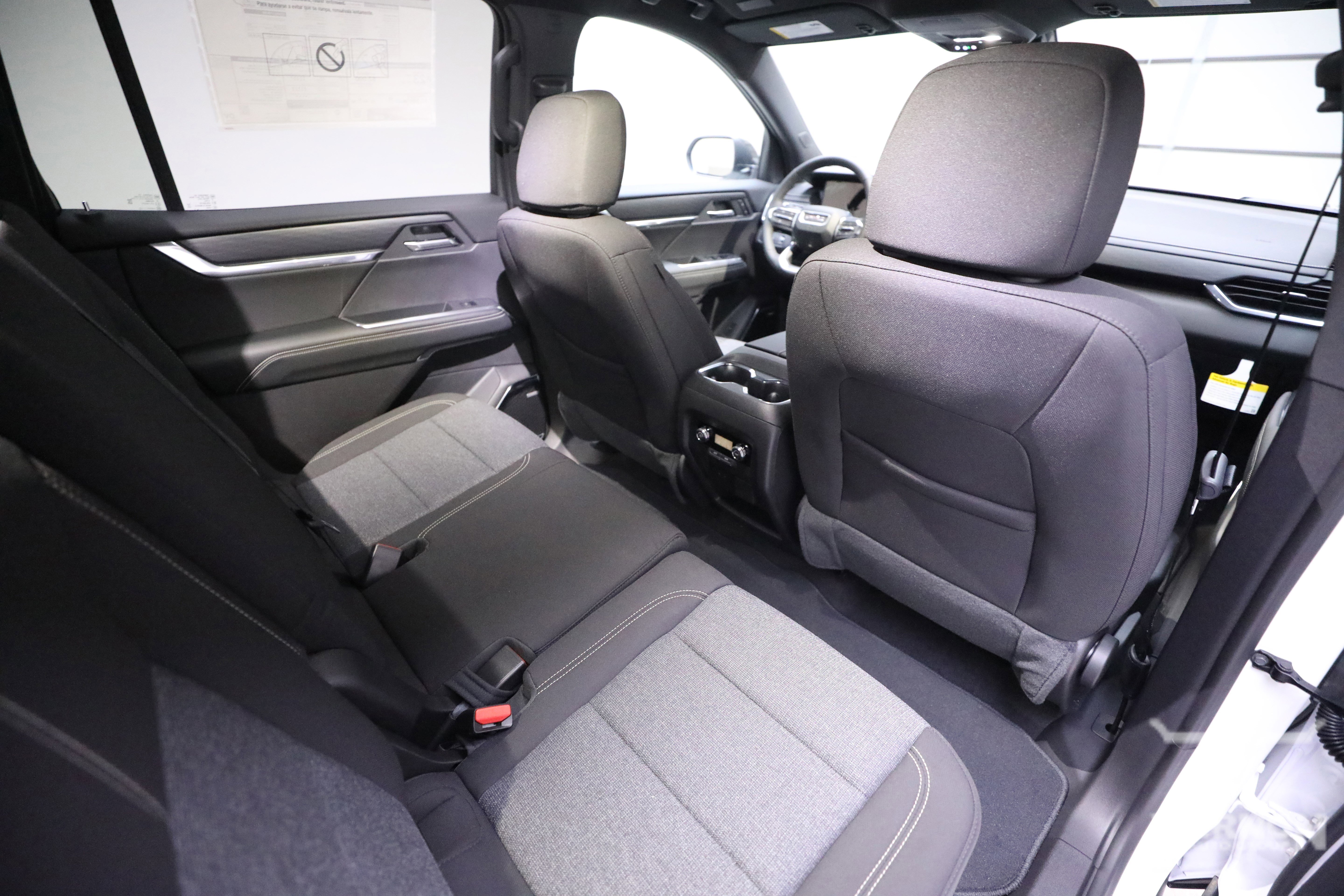 New 2025 GMC Acadia Elevation image 12