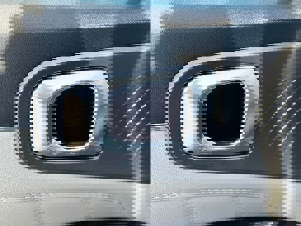 Used 2023 Kia Sorento SX image 4