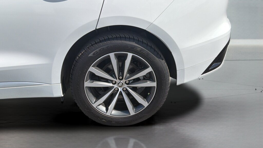 Used 2025 Jaguar F-PACE R-Dynamic S AWD/4WD image 16
