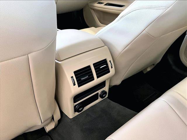 Used 2018 Jaguar XF Premium RWD image 22