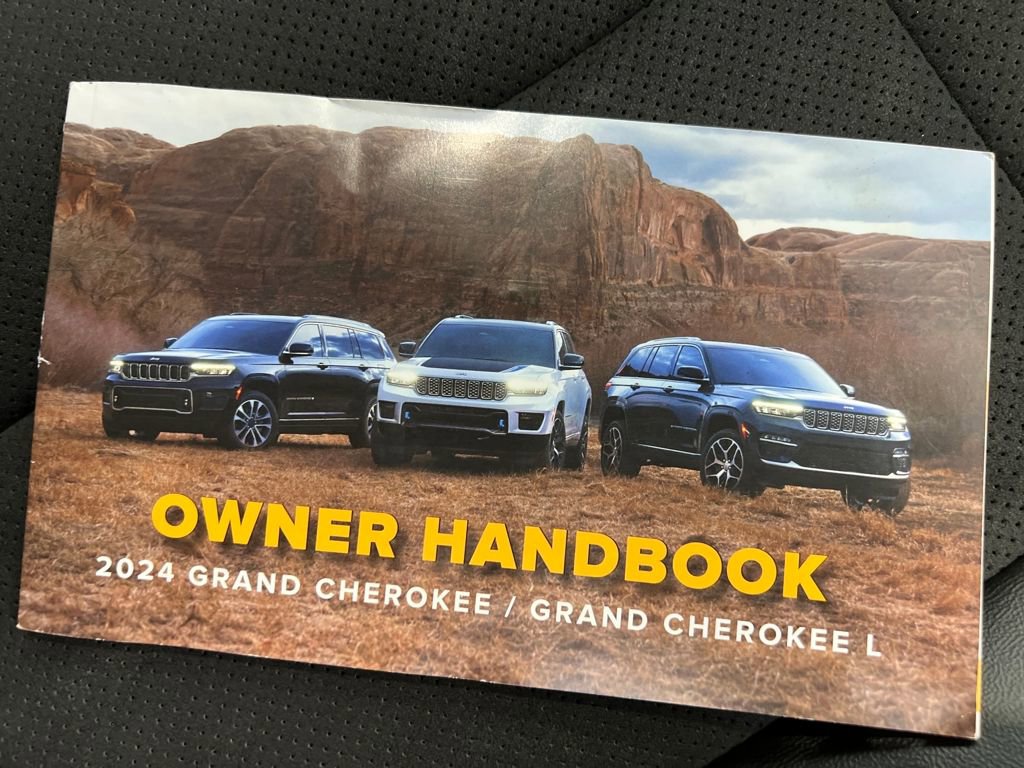 Used 2024 Jeep Grand Cherokee Altitude image 28