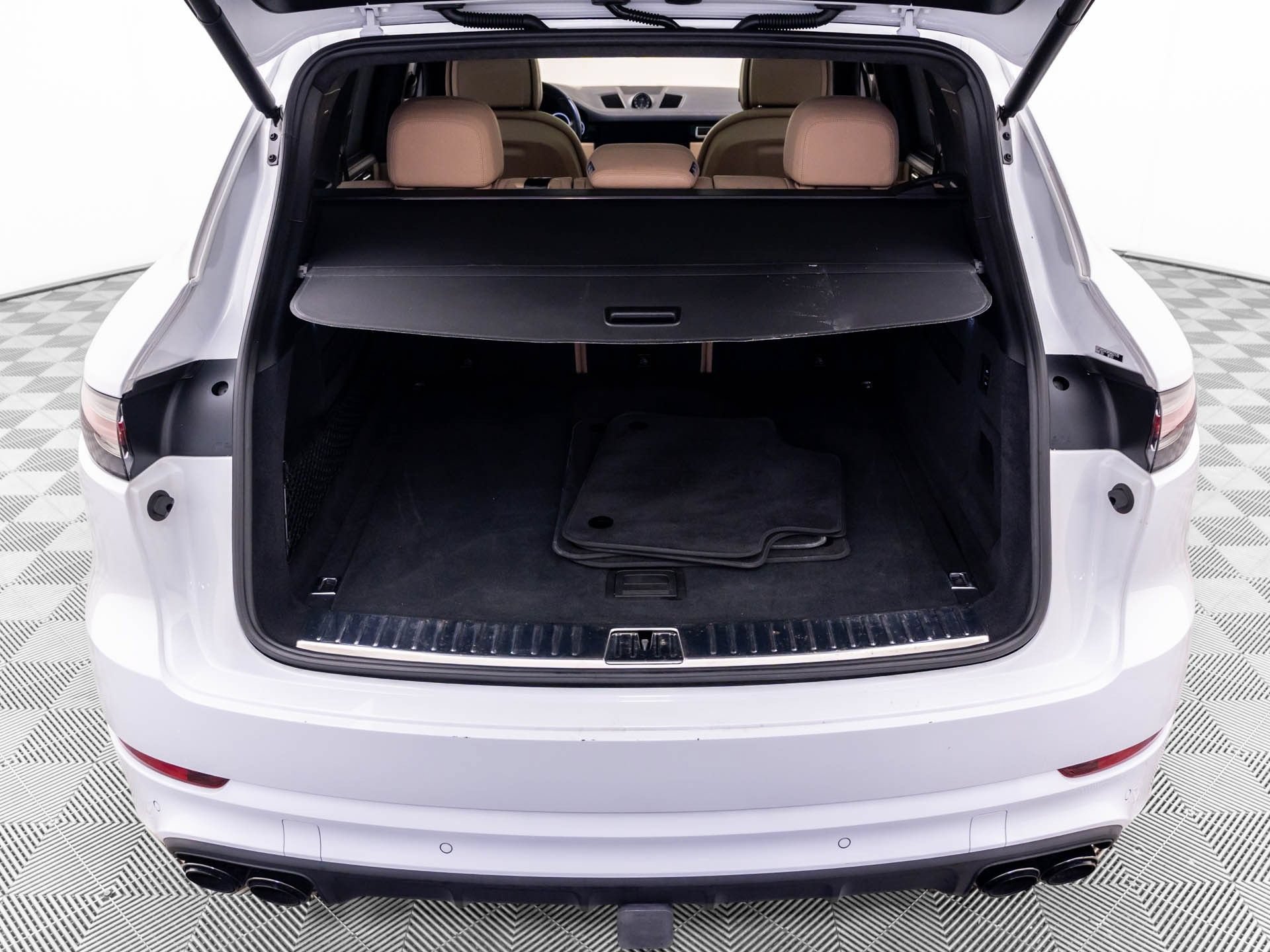 Used 2023 Porsche Cayenne Turbo S AWD/4WD image 31