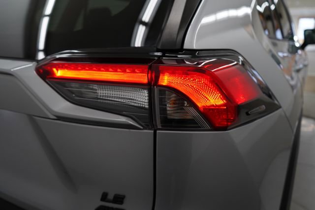 Used 2022 Toyota RAV4 LE image 77