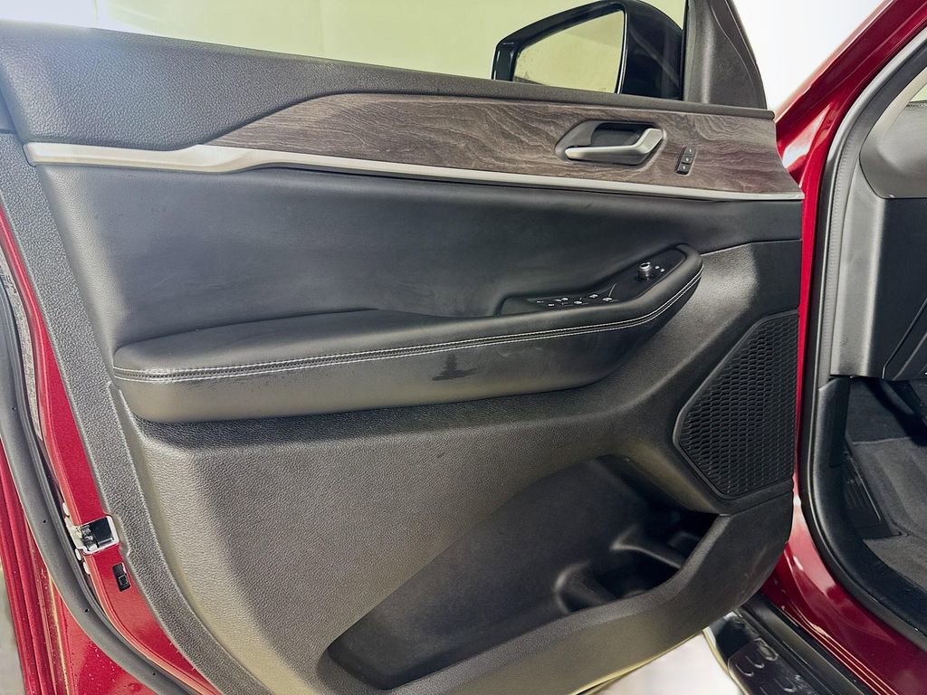 Certified 2023 Jeep Grand Cherokee Limited w/ Trailer Tow Prep Group (B) image 11