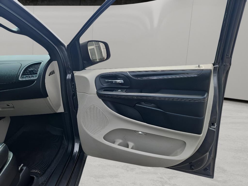 Used 2017 Dodge Grand Caravan SXT FWD image 10