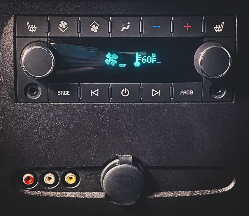 Used 2014 GMC Yukon Denali AWD/4WD image 9