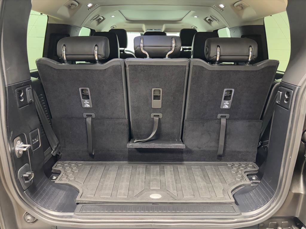 Used 2023 Land Rover Defender 130 SE image 47