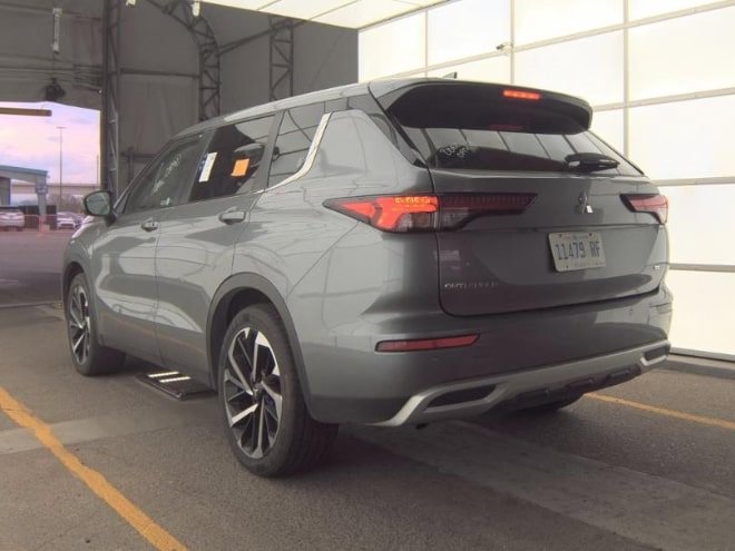 Used 2024 Mitsubishi Outlander SE Black Edition image 8