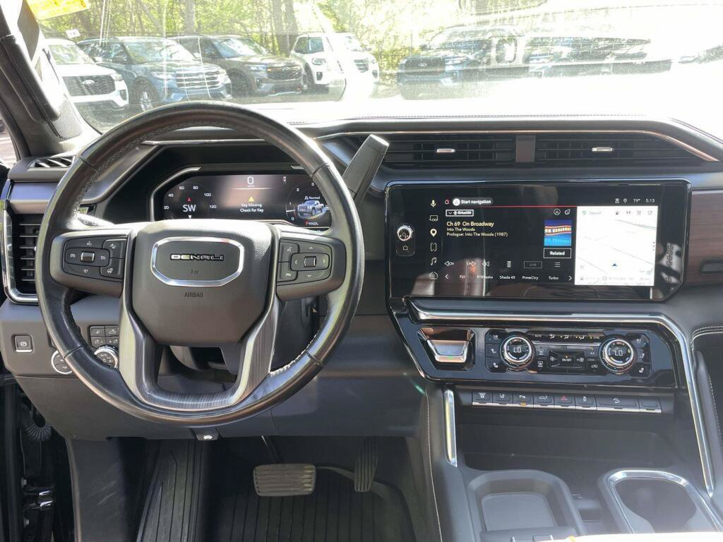 Used 2025 GMC Sierra 2500 Denali Ultimate AWD/4WD image 2