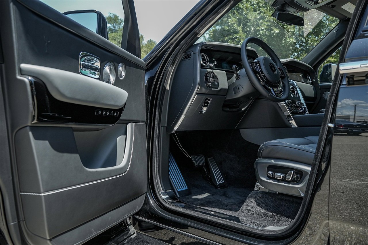 New 2025 Rolls-Royce Cullinan image 18
