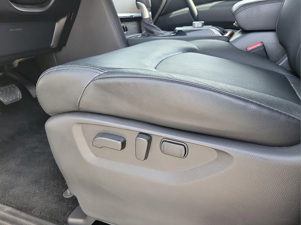 Used 2024 Nissan Armada SL w/ Captain's Chairs Package image 12